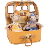 LEVLOVS - Grandparent Mice in a Camper