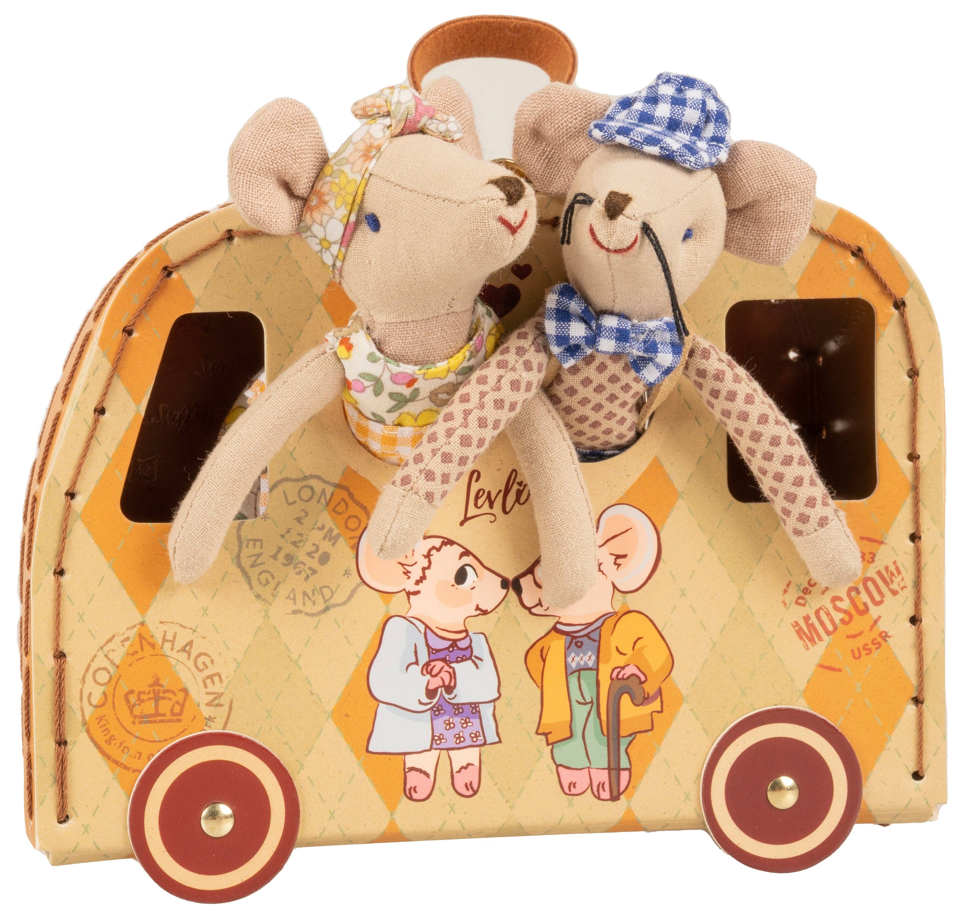 LEVLOVS - Grandparent Mice in a Camper